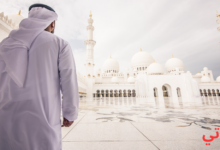 مصلون يؤدون صلاة عيد الفطر في الإمارات 2026 داخل ساحة صلاة في دبي