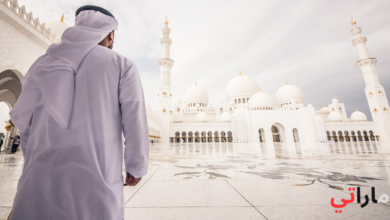 مصلون يؤدون صلاة عيد الفطر في الإمارات 2026 داخل ساحة صلاة في دبي